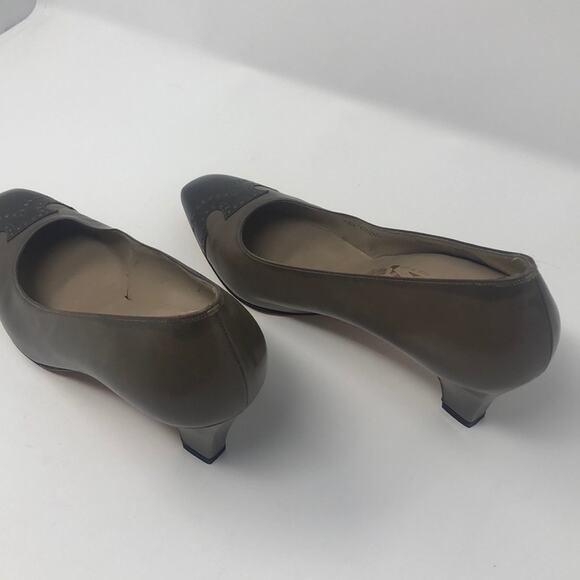 EUC Salvatore Ferragamo tan/ brown 7 1/2 heels - Picture 3 of 8